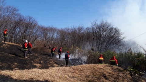 전주 완산칠봉 산불 발생···강풍 우려, 주민 대피