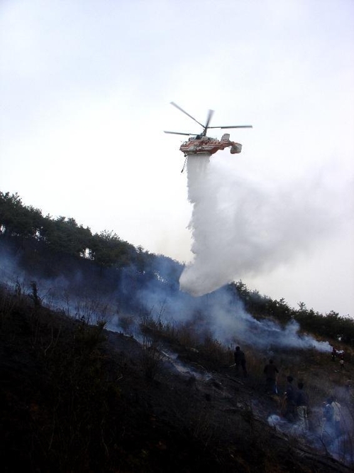 경기도 구리시 아차산서 산불 발생···강풍에 진화 어려워