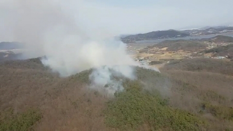 인천시 강화군 두운리 야산 화재 발생...주불 진화 후 잔불 정리 중