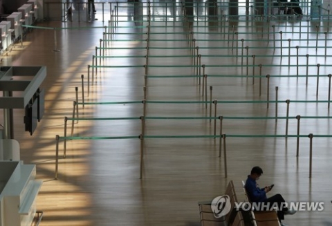 ‘코로나충격’ 3월 서비스업 4.4% ↓···사상 최대폭 감소