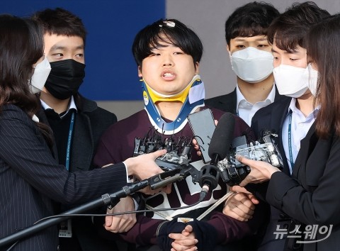 ‘박사방’ 조주빈 검찰 조사 내일 재개···12개 죄목 적용가능할까