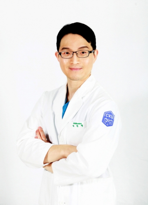 가톨릭관동대 국제성모병원 김영욱 교수 “하관절 돌기의 비대, ‘중심 척추관협착증’ 원인”
