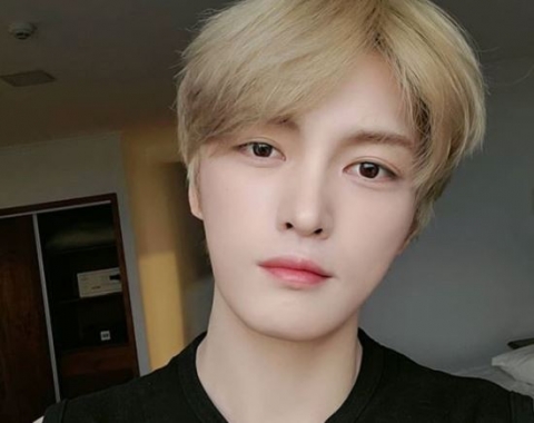 김재중, ‘코로나19 감염’ 만우절 농담 고백···비난 폭주