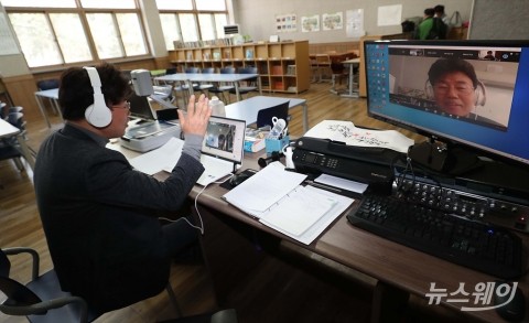 오늘(16일) 2차 온라인 개학, 400만명 동시접속···오전·오후반으로 분산