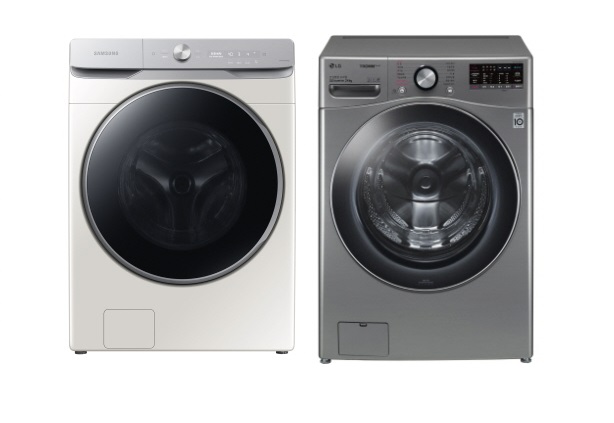 삼성전자 ‘그랑데AI’ 세탁기 24kg 신제품(왼쪽, 모델명: WF24T9500KE)과 LG전자 인공지능 DD(Direct Drive)세탁기 ‘LG 트롬 세탁기 씽큐’(오른쪽, 모델명: F24VDD). 사진=각사 제공