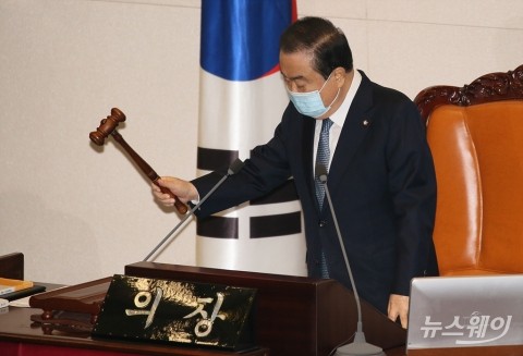 선별 재난지원금 공정성 논란에 매출·소득 감소 기준 없앤다
