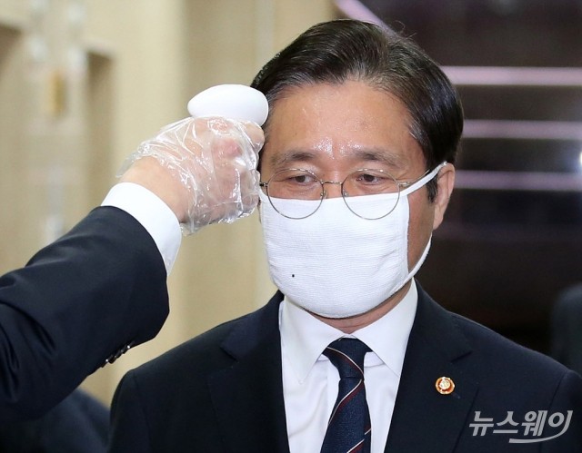 성윤모 “K-바이오가 경제 버팀목···적극 지원”