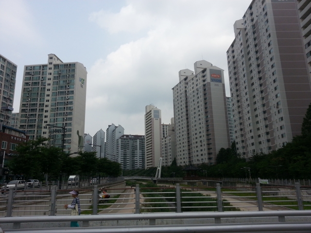저가주택 몰리는 2030···강남·북 아파트시장 온도차
