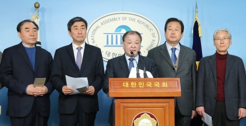 문 의장, ‘국민발안 개헌안’ 위한 20대 마지막 본회의 검토