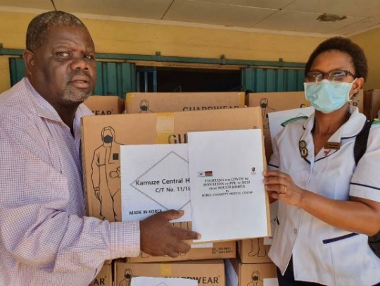 말라위 국립중앙병원에 전달된 코로나19 방호복