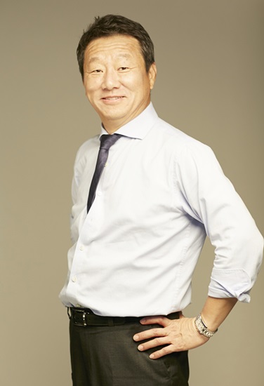‘마스크 100만장 기부’ 최윤 OK금융 회장 “나는 한국인”···끝없는 한국사랑 기사의 사진