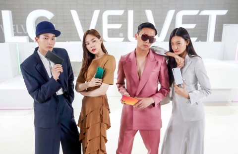 온라인 패션쇼에서 ‘LG 벨벳’ 첫 데뷔···디자인 호평