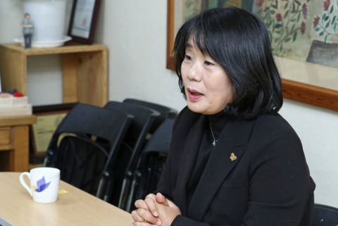 윤미향, 정의연 활동 논란 계속···사태 파악 나선 민주당