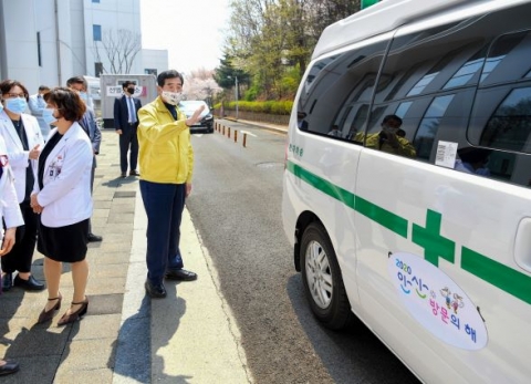  코로나19 확진자 모두 완치···“43일째 추가 환자 없어” 外