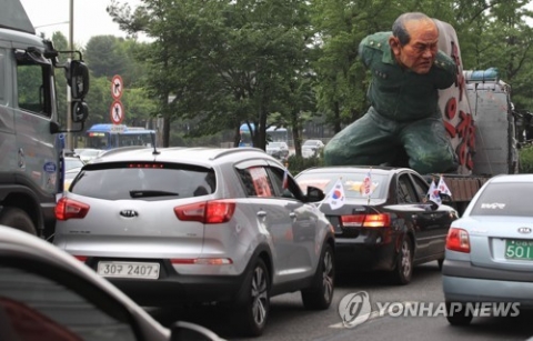 “전두환은 사죄하라” 연희동 일대서 5·18 드라이브스루 집회
