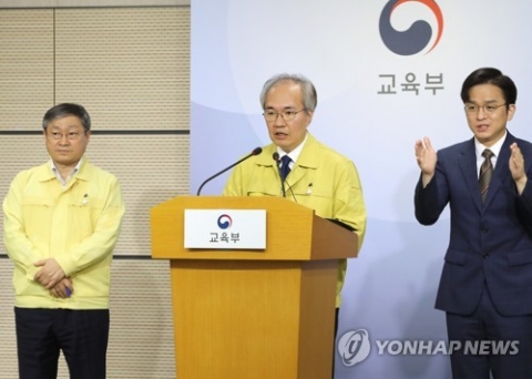 “코로나19 유행·이완 반복하며 오래 남을 것···생활방역 실천해야”