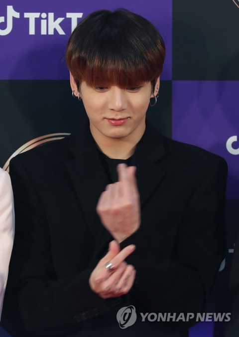 빅히트 측 “방탄소년단 정국 이태원 방문 사과···음성·자가격리”