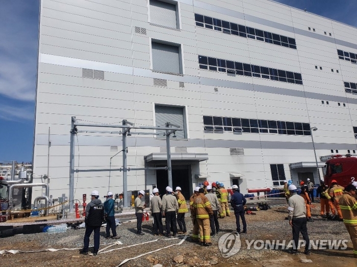 LG화학 대산공장 폭발사고, 1명 사망·2명 부상···“진상 규명 최선 다할 것” / 사진=연합뉴스