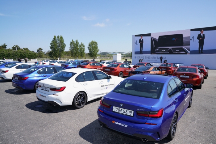 BMW코리아가 27일 인천 영종도 BMW 드라이빙 센터에서 BMW 뉴 5시리즈와 뉴 6시리즈 그란 투리스모를 전세계 최초로 공개했다. 사진=BMW 제공