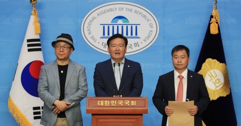 민경욱에 투표용지 건넨 참관인 “불법 아니라 생각”