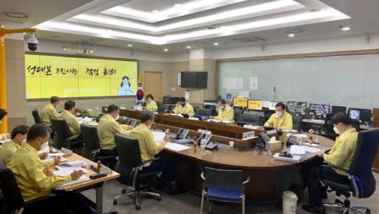 성남시는 공공시설 운영 중단 관련 긴급 회의를 개최했다.