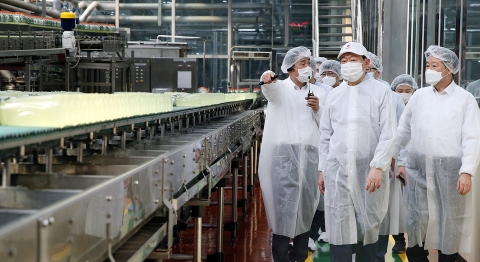 롯데그룹, 14일 신동빈 회장 주재 비대면 사장단회의