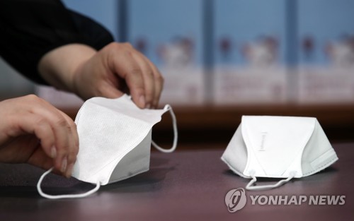 ‘마스크 의무화’ 위반시 과태료 10만원···예외 상황은. 사진=연합뉴스 제공