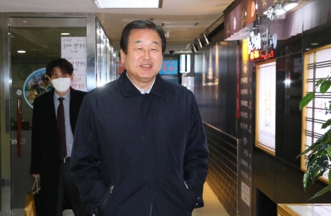 킹메이커 자청한 김무성, ‘마포모임’ 가동