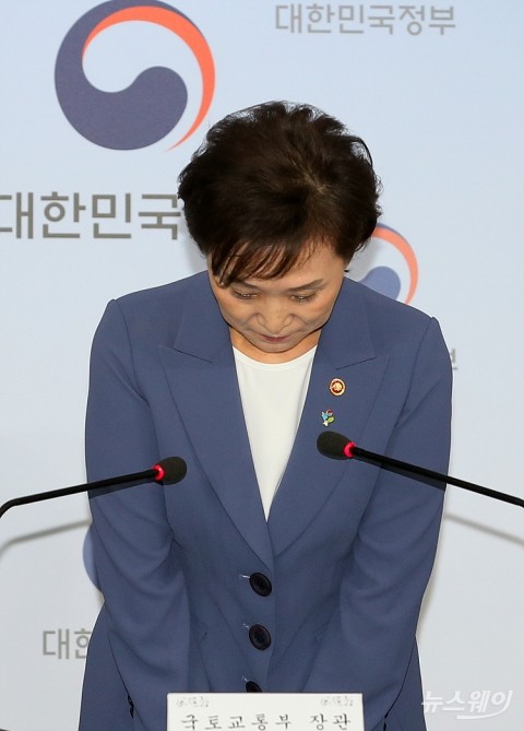 문 대통령 집값 잡기 긴급 지시···예상 대책 핵심은 ‘稅’