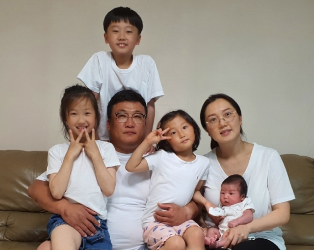 이대목동병원, 김영주 교수에게 10년 동안 네 아이 출산한 산모 `화제`