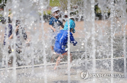 오늘의 날씨 낮 최고 30도, 더위 계속···일부 지역에 소나기. 사진=연합뉴스 제공