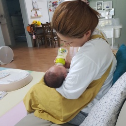 작년 출생아 사상 첫 20만명대···합계출산율 OECD 중 꼴찌