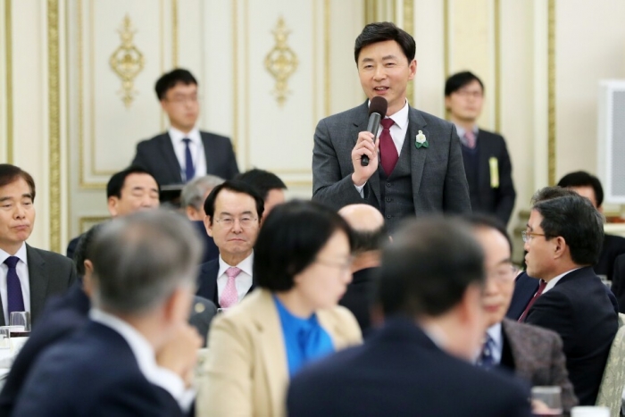 김철우 보성군수가 청와대 전국시장군수 오찬에서 대표 발언을 하고 있다.