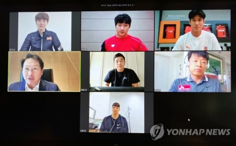 최태원 SK그룹 회장, 염경엽 와이번스 감독에 위로 메시지···쾌유 기원