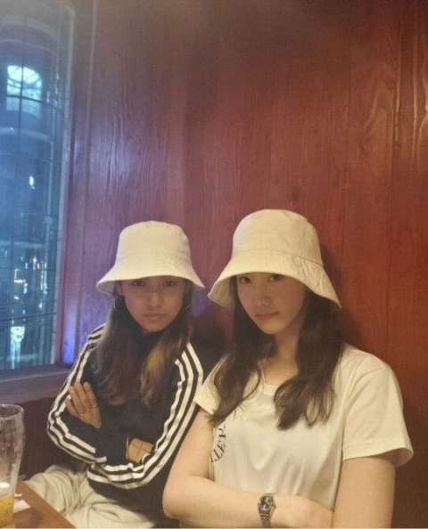 이효리, 윤아와 노래방 방송 사과···“시국에 맞지 않는 행동 반성”