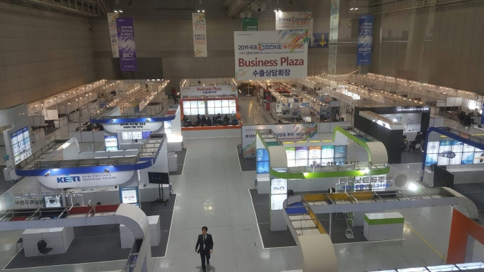 2019년 광주김대중센터에서 개최된 국제광산업전시회 모습