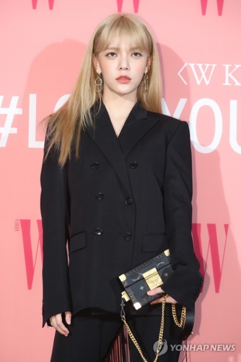 ‘동료 괴롭힘’ 논란 AOA 지민, 팀 탈퇴···연예활동 중단