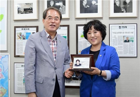 서울시의회 민주당 민생실천위, 초록우산 어린이재단 감사패 받아