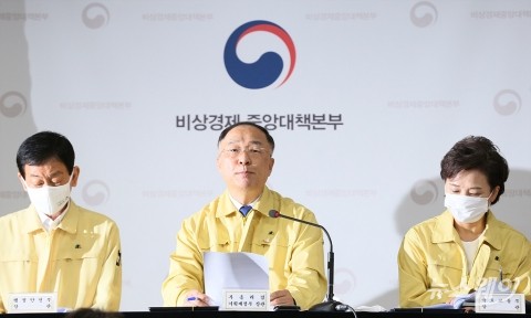 종부세율 6%·양도세율 72%···민영주택에 생애최초 도입(종합)