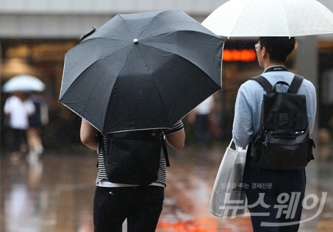 중부지방 집중호우 계속···남부지방 폭염·열대야
