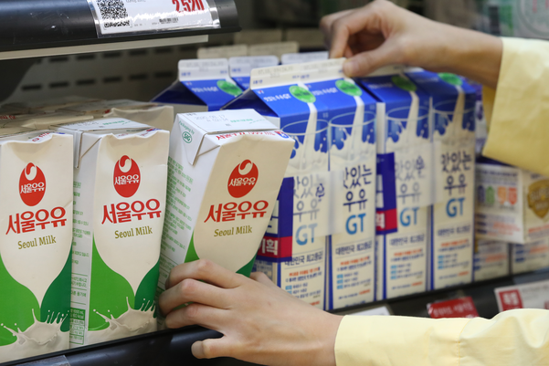 우유 남는데 가격 인상?···‘원유가격 연동제’ 개편 검토