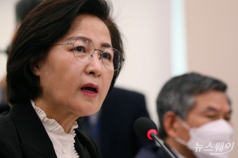 광화문 집회 허가한 법원에 추미애 “안이한 판단”