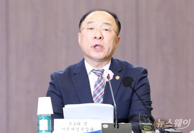 홍남기, 한국노총 위원장 면담···노사정 협약 이행 당부