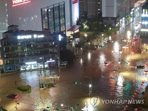 3시간여만에 물바다 된 부산···인명 피해 등 역대급 비 피해