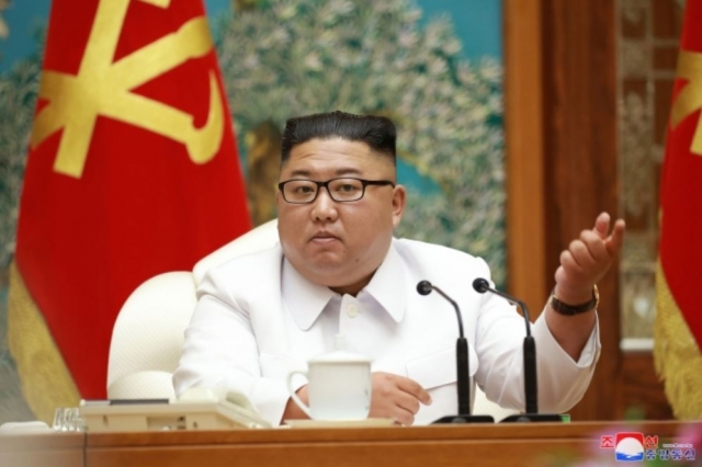 北 “코로나의심 탈북민 월북···최대비상체제 전환”