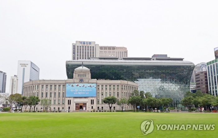 서울시청서 코로나19 확진자 발생···11층 폐쇄. 사진=연합뉴스