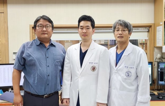 (좌측부터) 고려대학교 의학통계학교실 안형진 교수, 심혈관센터 강동오, 최철웅 교수