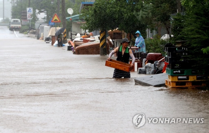 폭우 피해 ‘눈덩이’···이재민 1천610명·농경지 8천33㏊ 피해. 사진=연합뉴스