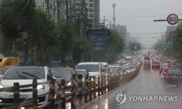 폭우로 한강 수위 상승···동부간선·강변북로 등 교통통제