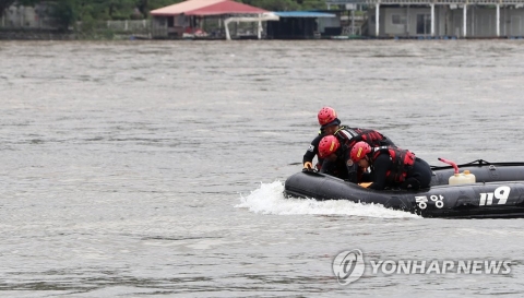 의암댐 사고 실종자 수색 재개···급류·흙탕물에 수색 난항
